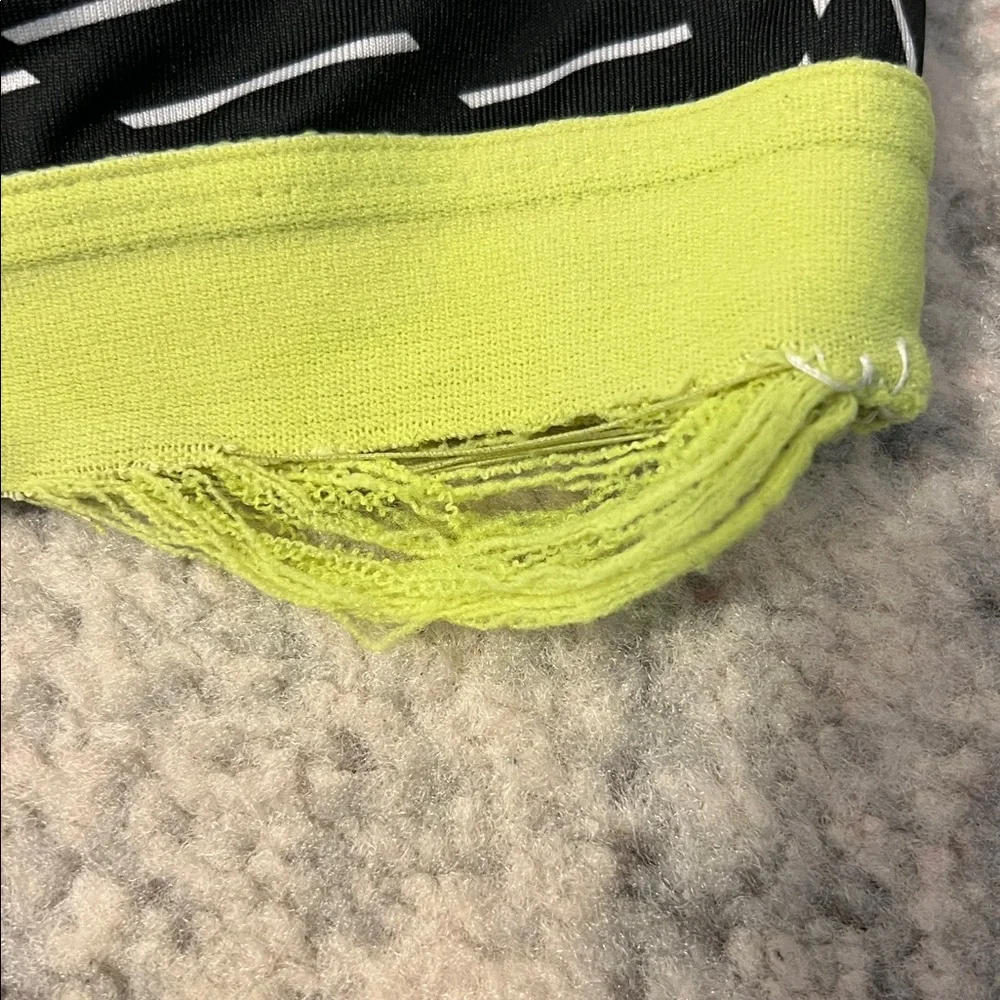 Nike Women's Black and Neon Yellow Sports Bra